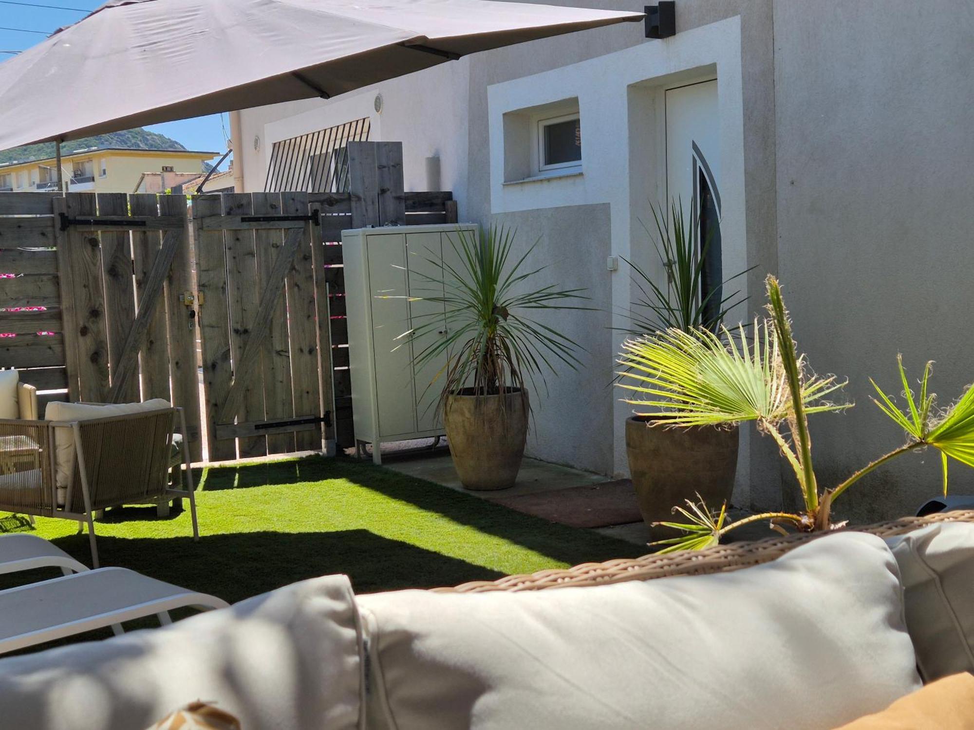 Magnifique Appartement 2 Chambres Avec 50 M2 De Jardin Privatif La Crau Buitenkant foto